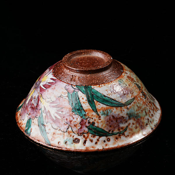 Gladdon Gaiwan - Traditional Chinese ceramic tea vessel with lid, adorned with hand-painted gladdon (iris) floral motifs, green leaves, and golden rim. Intricate craftsmanship, glossy glaze, ideal for tea ceremonies. Embodies cultural heritage, perfect for collectors of Asian porcelain. Highlights artistic detail, traditional design, and functional elegance.