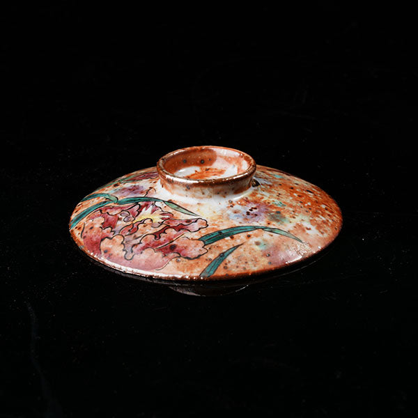 Gladdon Gaiwan - Traditional Chinese ceramic tea vessel with lid, adorned with hand-painted gladdon (iris) floral motifs, green leaves, and golden rim. Intricate craftsmanship, glossy glaze, ideal for tea ceremonies. Embodies cultural heritage, perfect for collectors of Asian porcelain. Highlights artistic detail, traditional design, and functional elegance.