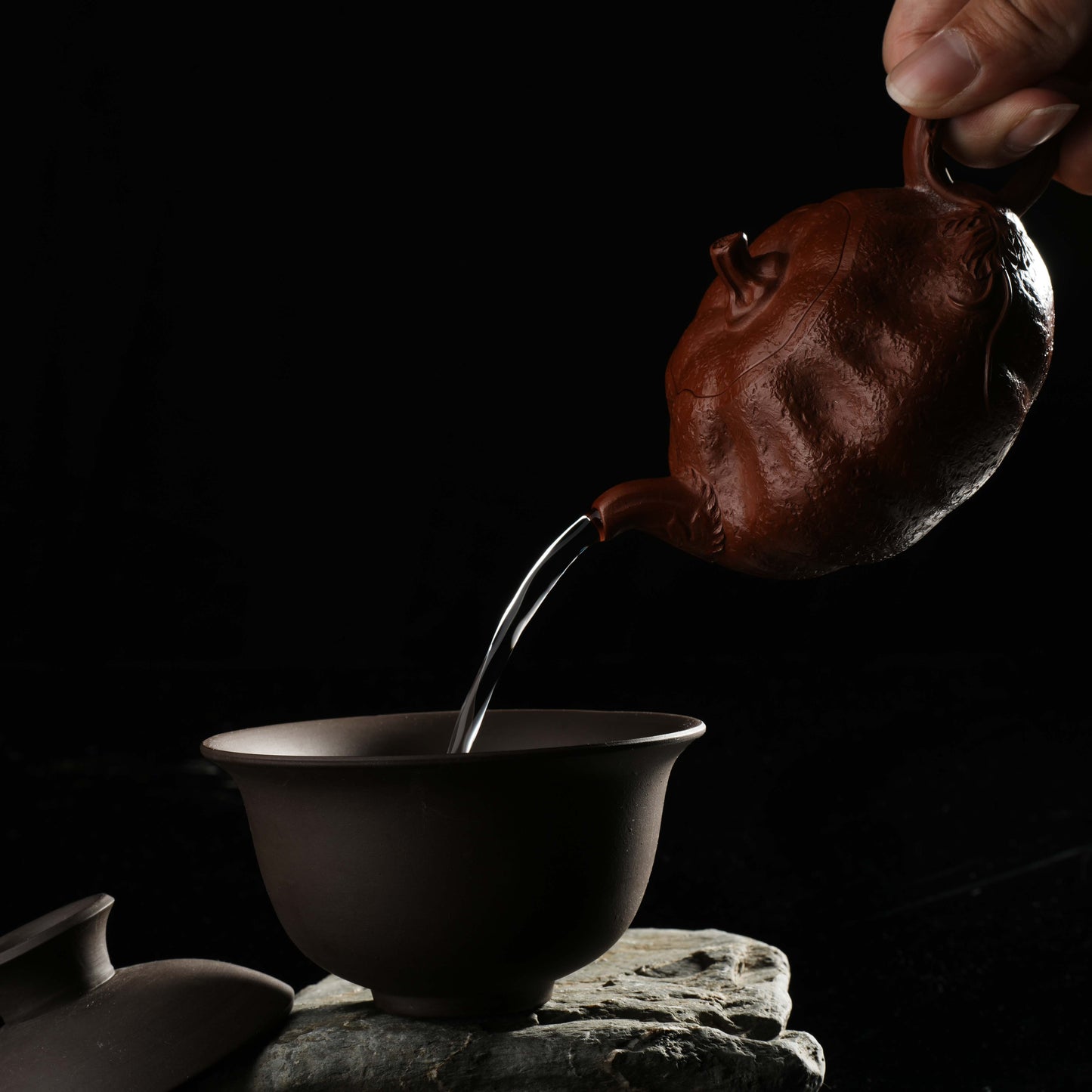 This is a pumpkin-shaped purple clay teapot that perfectly combines purple clay craftsmanship with imaginative design.