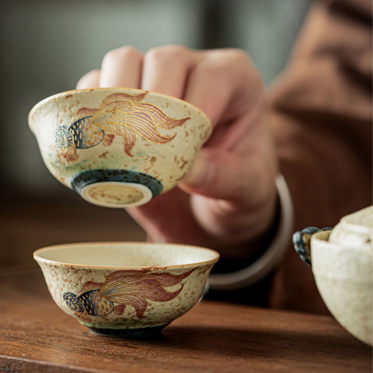 Blue and white glazed goldfish portable tea set (one pot and three cups) Chaliland