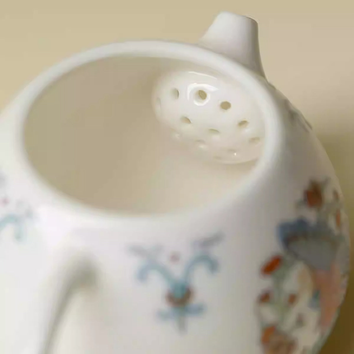 Ceramic - Butterfly Dancing Among Flowers Xi Shi Vase - 100ml Chaliland