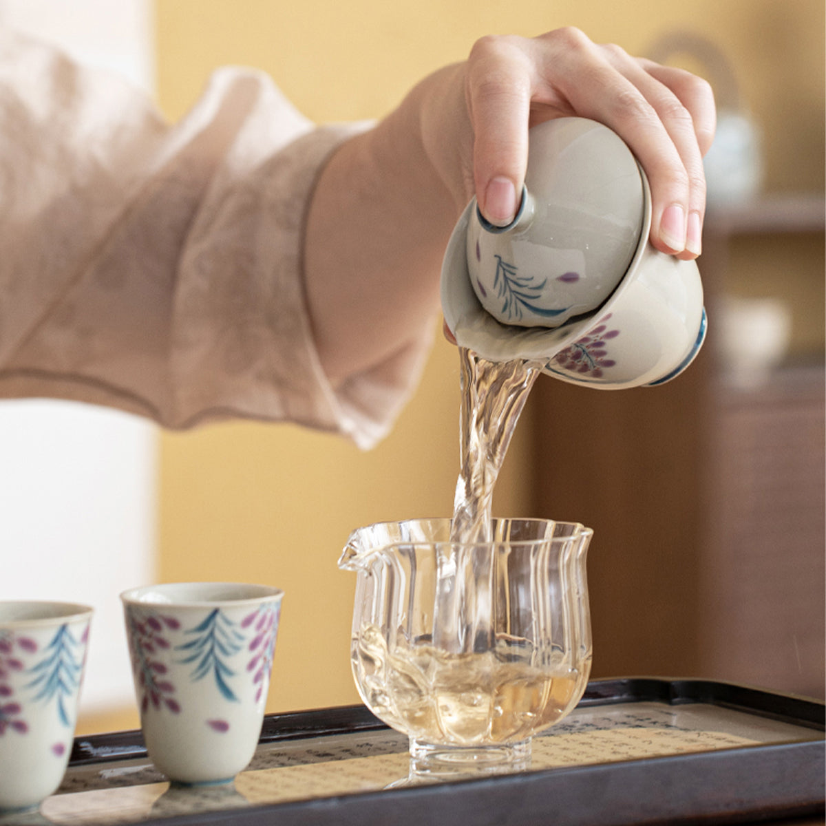 Ceramic - Hand-painted Wisteria Flower Chaliland