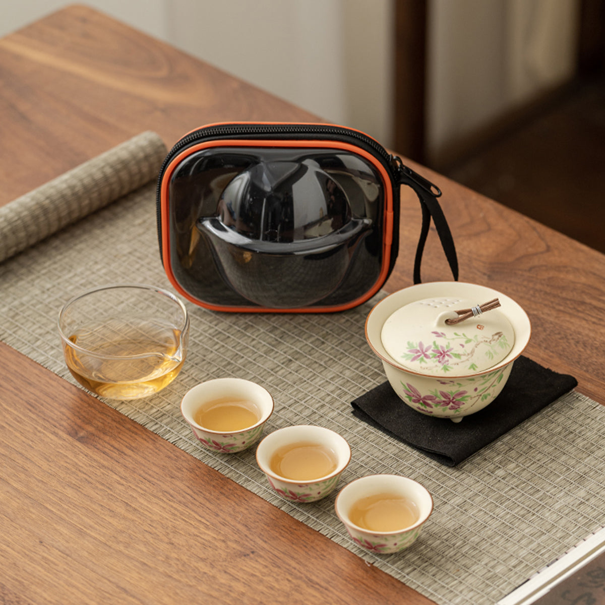 Compact tea set for little daisies Chaliland