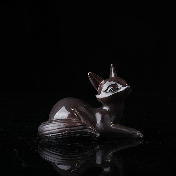 Fox Tea Pet - A beautifully crafted, dark - colored ceramic figurine of a fox, exuding charm and elegance. With a sleek and polished surface, it captures the grace of a fox in a resting pose. Ideal for tea enthusiasts, this tea pet can enhance the tea - brewing ritual. Handmade with attention to detail, it's a perfect addition to any tea collection, symbolizing wisdom and allure in many cultures.