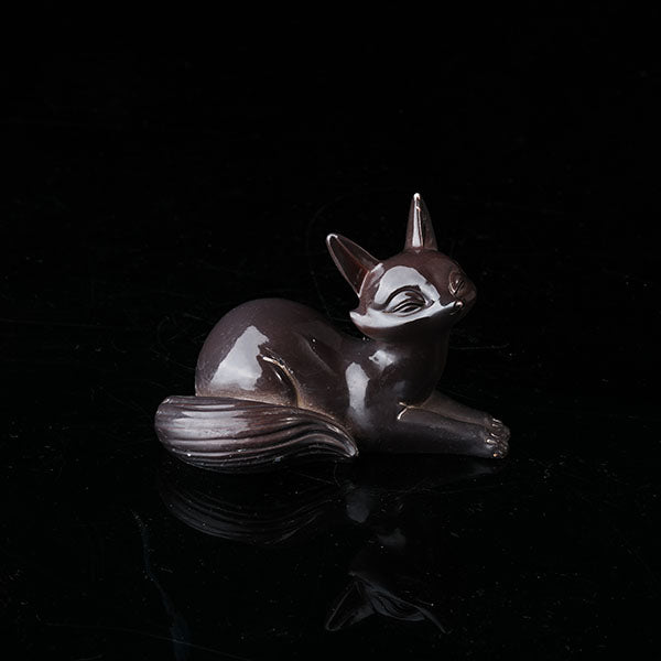Fox Tea Pet - A beautifully crafted, dark - colored ceramic figurine of a fox, exuding charm and elegance. With a sleek and polished surface, it captures the grace of a fox in a resting pose. Ideal for tea enthusiasts, this tea pet can enhance the tea - brewing ritual. Handmade with attention to detail, it's a perfect addition to any tea collection, symbolizing wisdom and allure in many cultures.