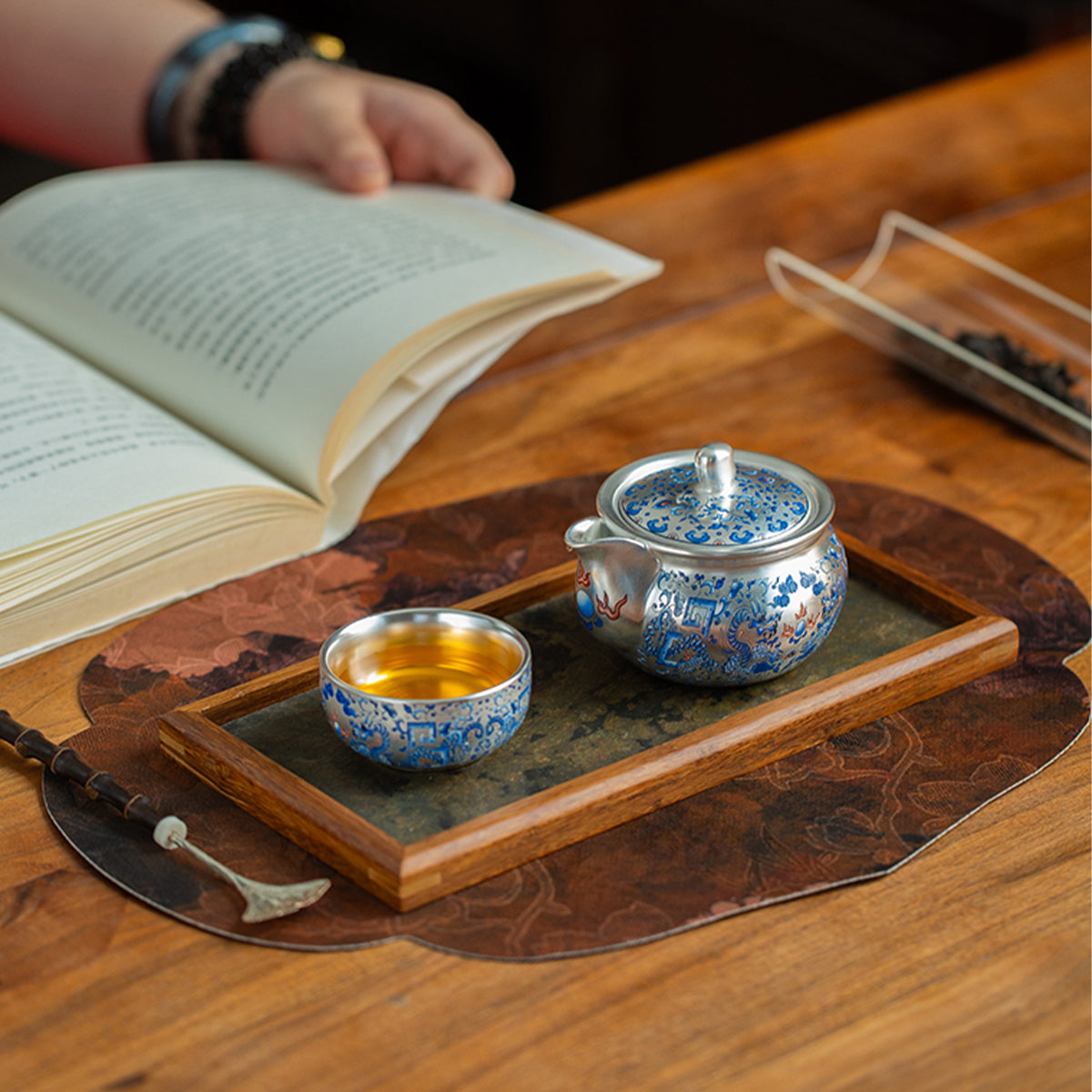 Gilded-silver twin dragons playing with a pearl Chaliland