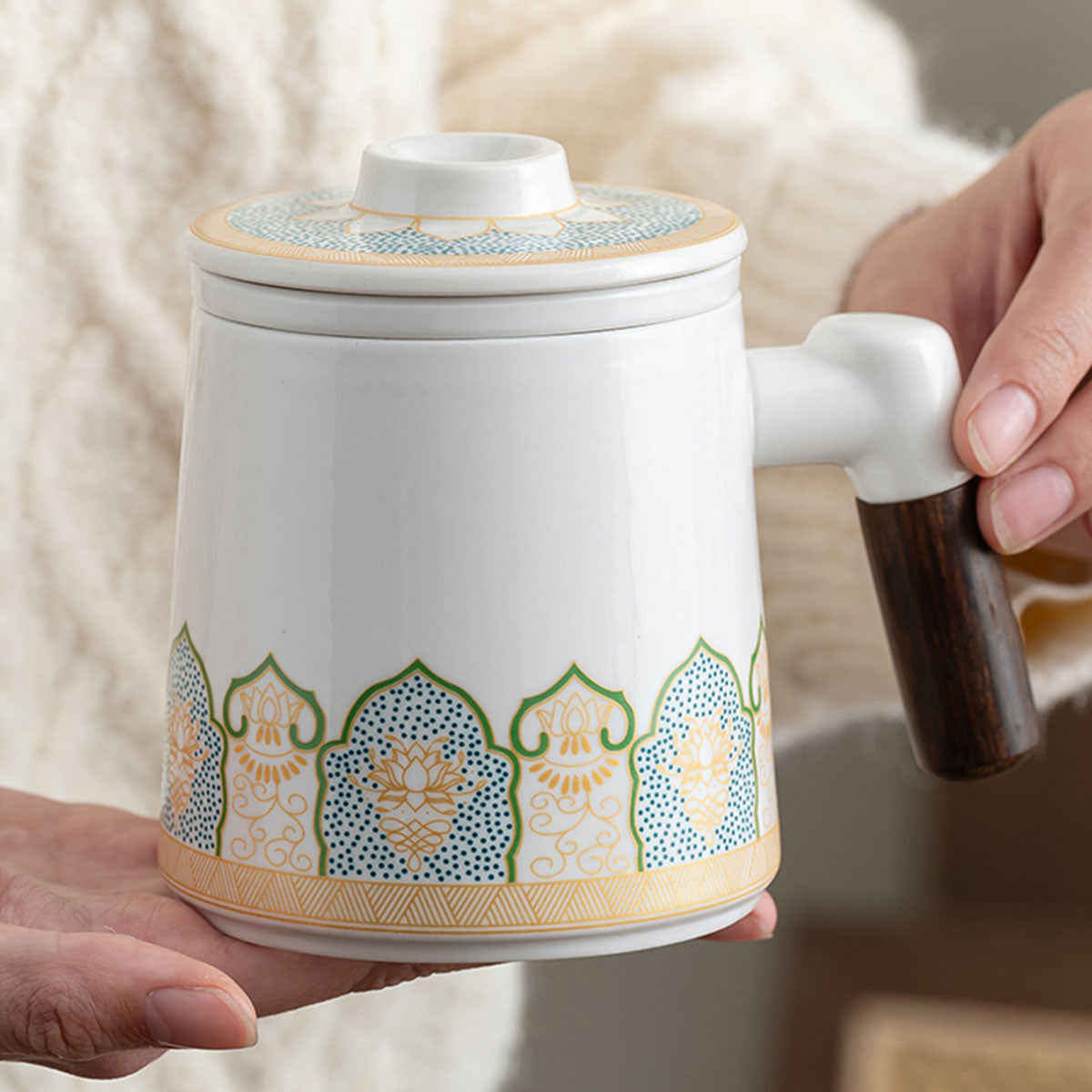 Porcelain-Gilded Embossed Wooden-Handle Tea Infuser 400ml Chaliland