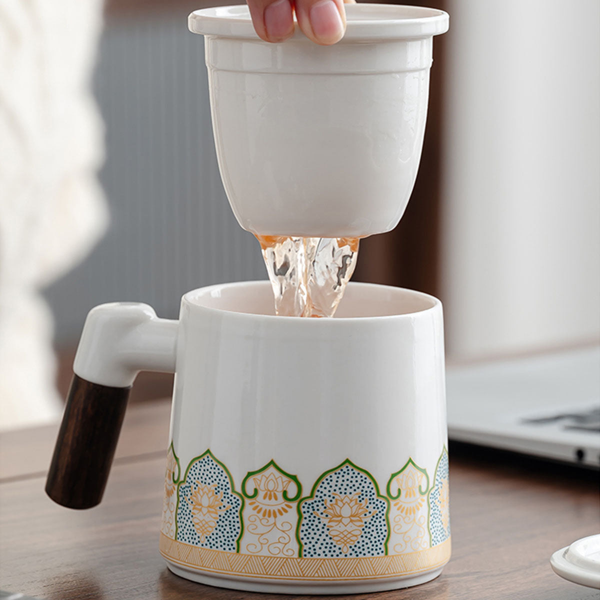 Porcelain-Gilded Embossed Wooden-Handle Tea Infuser 400ml Chaliland