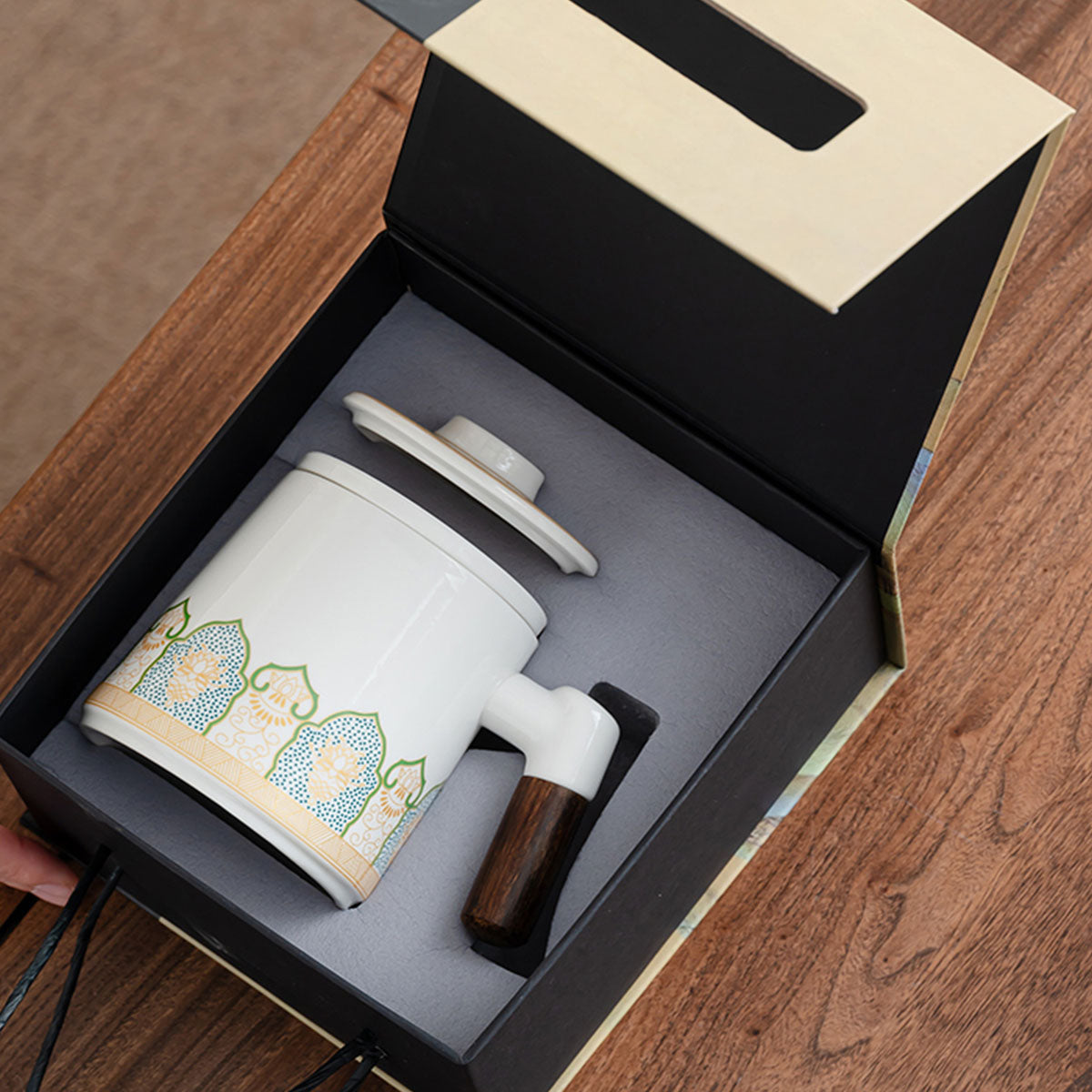 Porcelain-Gilded Embossed Wooden-Handle Tea Infuser 400ml Chaliland