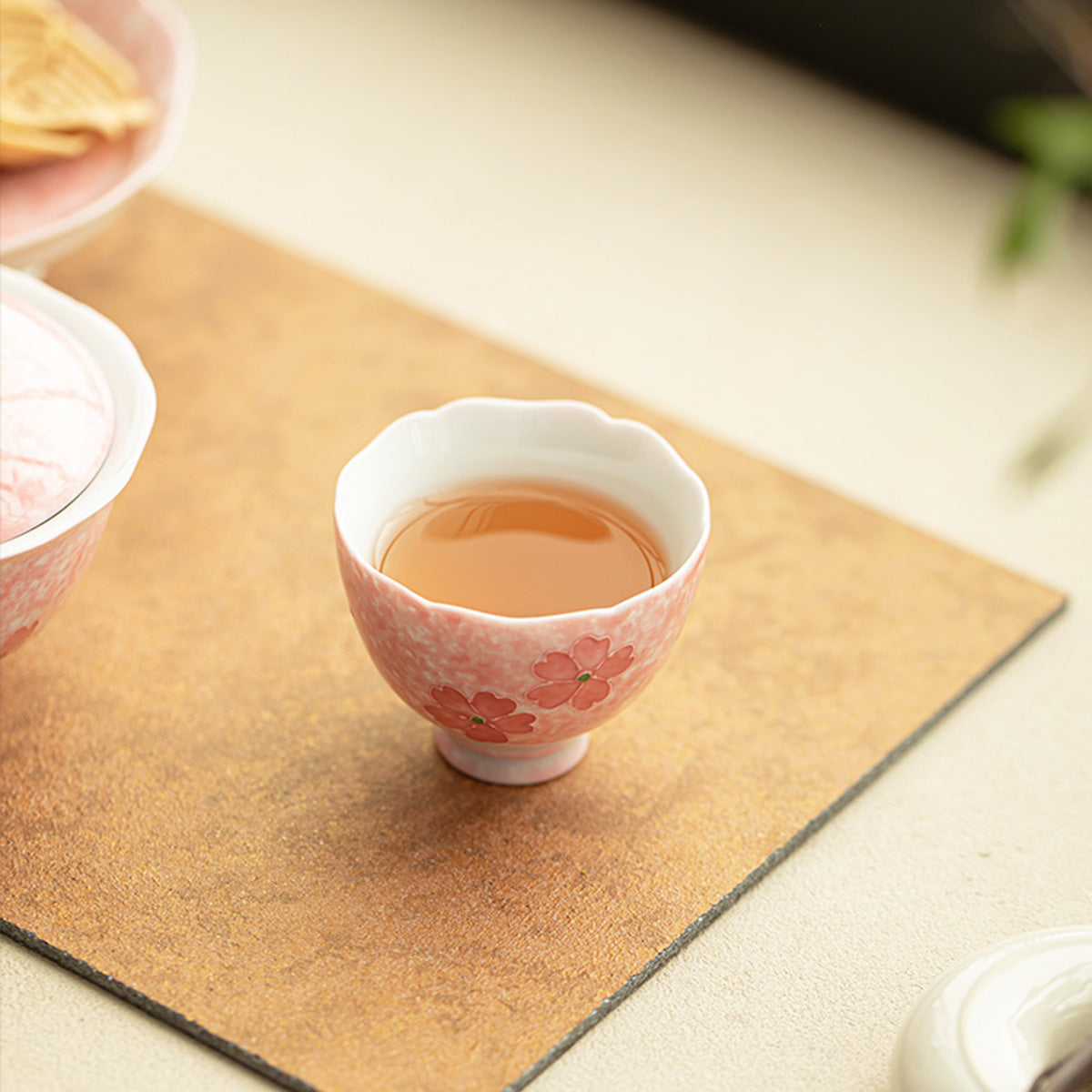 [Porcelain]Hand-painted Drunken Flower Small Teacup  30ml Chaliland