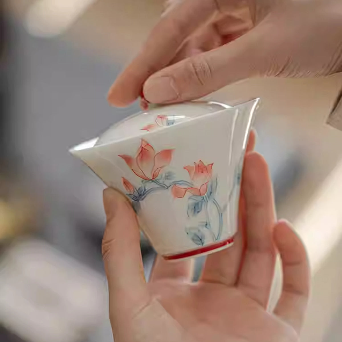 [Porcelain]Hand-painted Magnolia Conical Hat Thin-walled Gaiwan 140ml Chaliland
