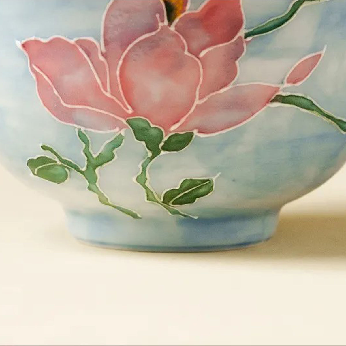 Hand-painted magnolia flower covered bowl Chaliland