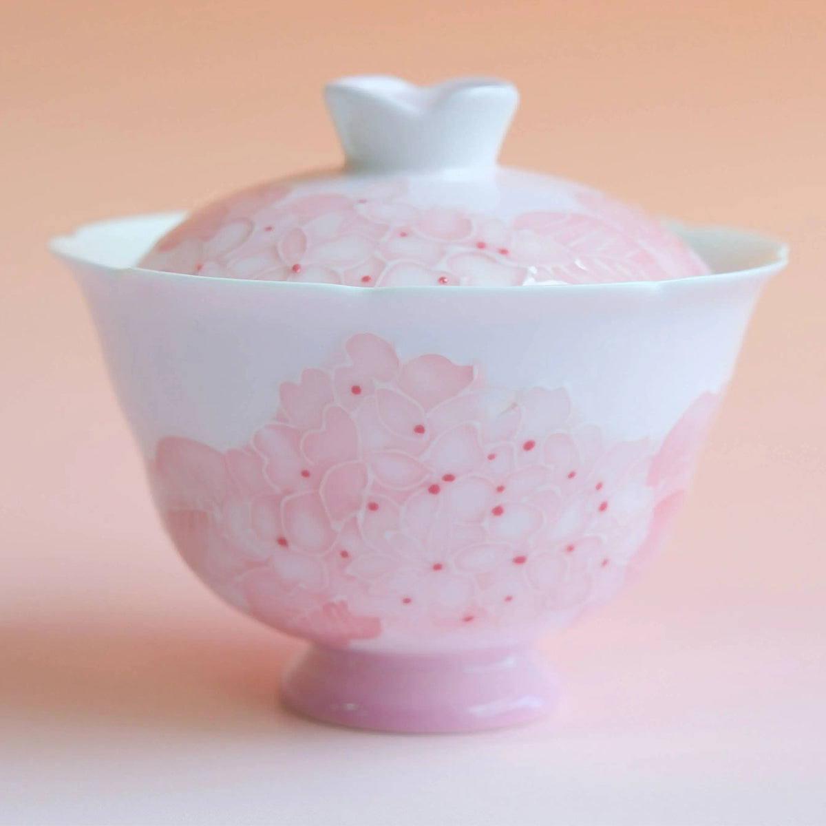 Hydrangea-shaped stemmed covered bowl Chaliland