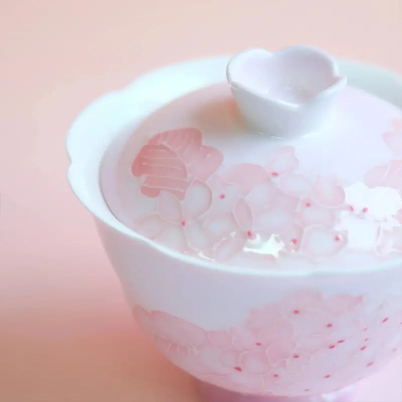Hydrangea-shaped stemmed covered bowl