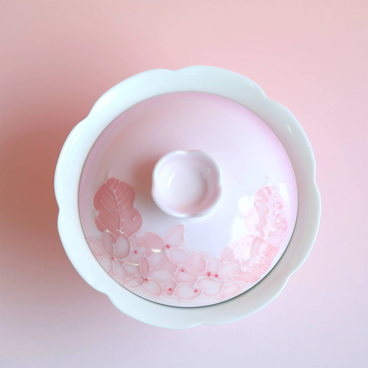 Hydrangea-shaped stemmed covered bowl Chaliland