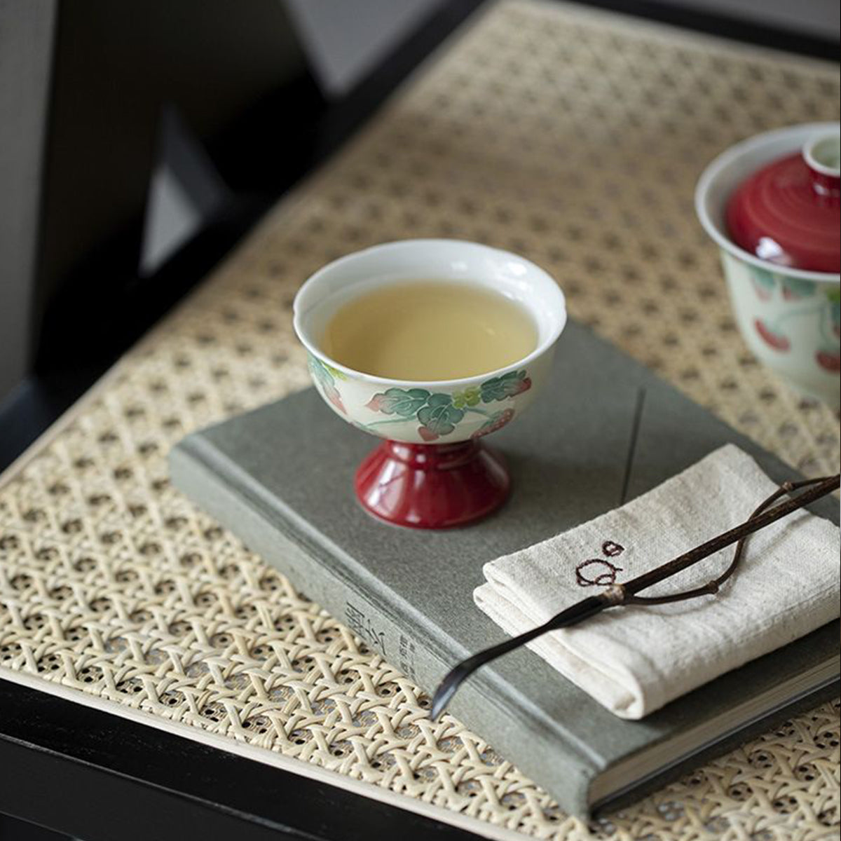 [Porcelain]Imitation Song Dynasty Hand-painted Vermilion Raspberry Pie Tang Li High-footed Teacup 50ml Chaliland