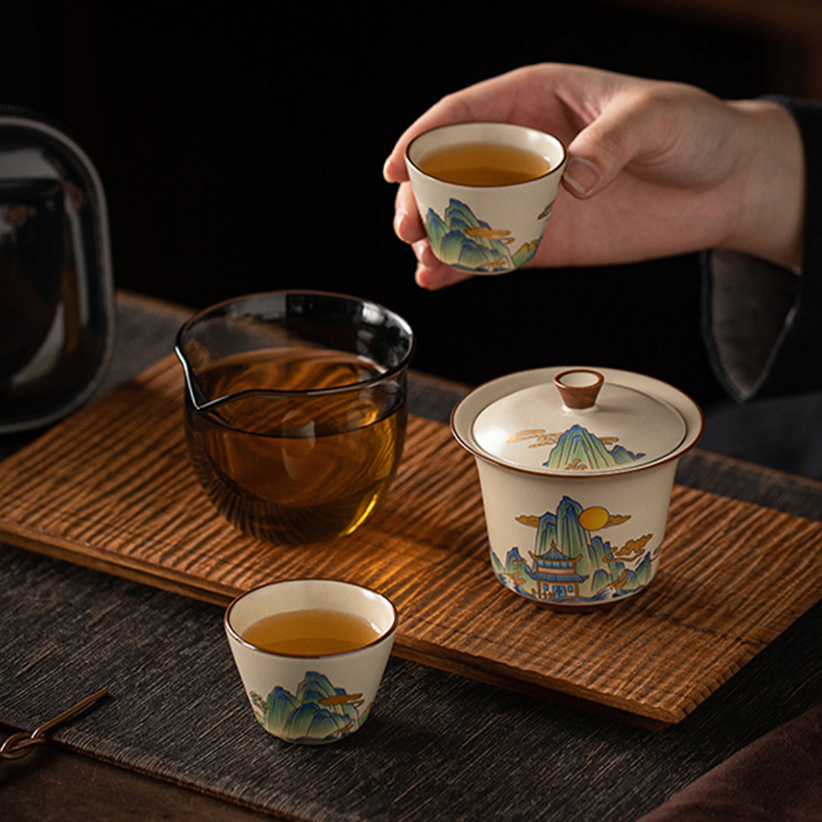 Portable tea set for traveling across thousands of miles of land and mountains Chaliland