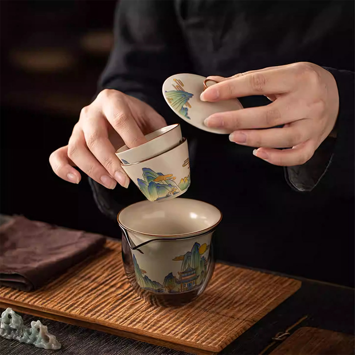 Portable tea set for traveling across thousands of miles of land and mountains Chaliland
