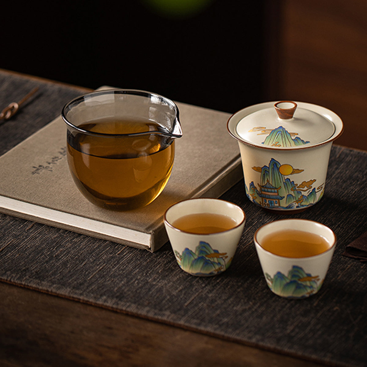 Portable tea set for traveling across thousands of miles of land and mountains Chaliland