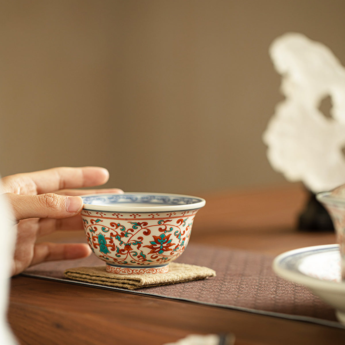 [Porcelain]Red And Green Colors Twisted Branches Lotus Pattern Hand-pressed Teacup Chaliland