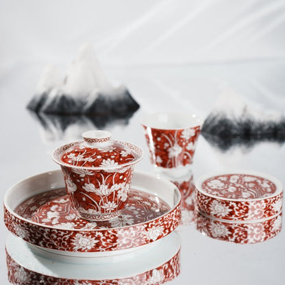 This is a red-bottomed Gaiwan with white patterns, depicting a egret playing among lotus leaves. The theme is "One egret wins the first prize", which means the blessing for students who win the college entrance examination in ancient China.