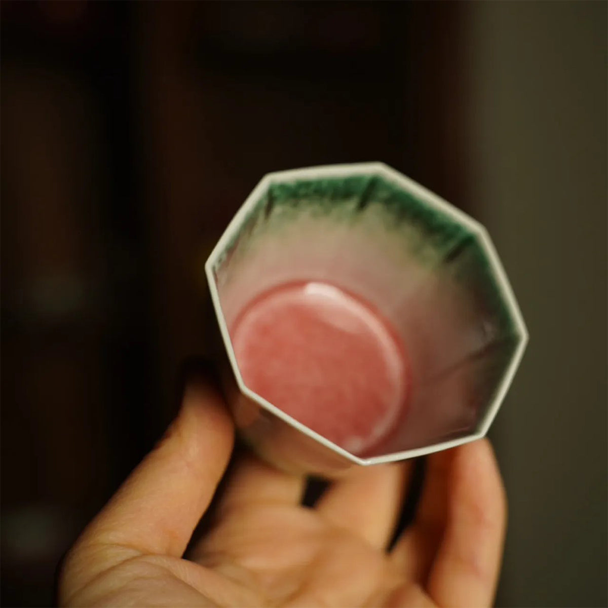 Red glaze cowpea and peach blossom pattern beauty cup, octagonal cup, master cup.