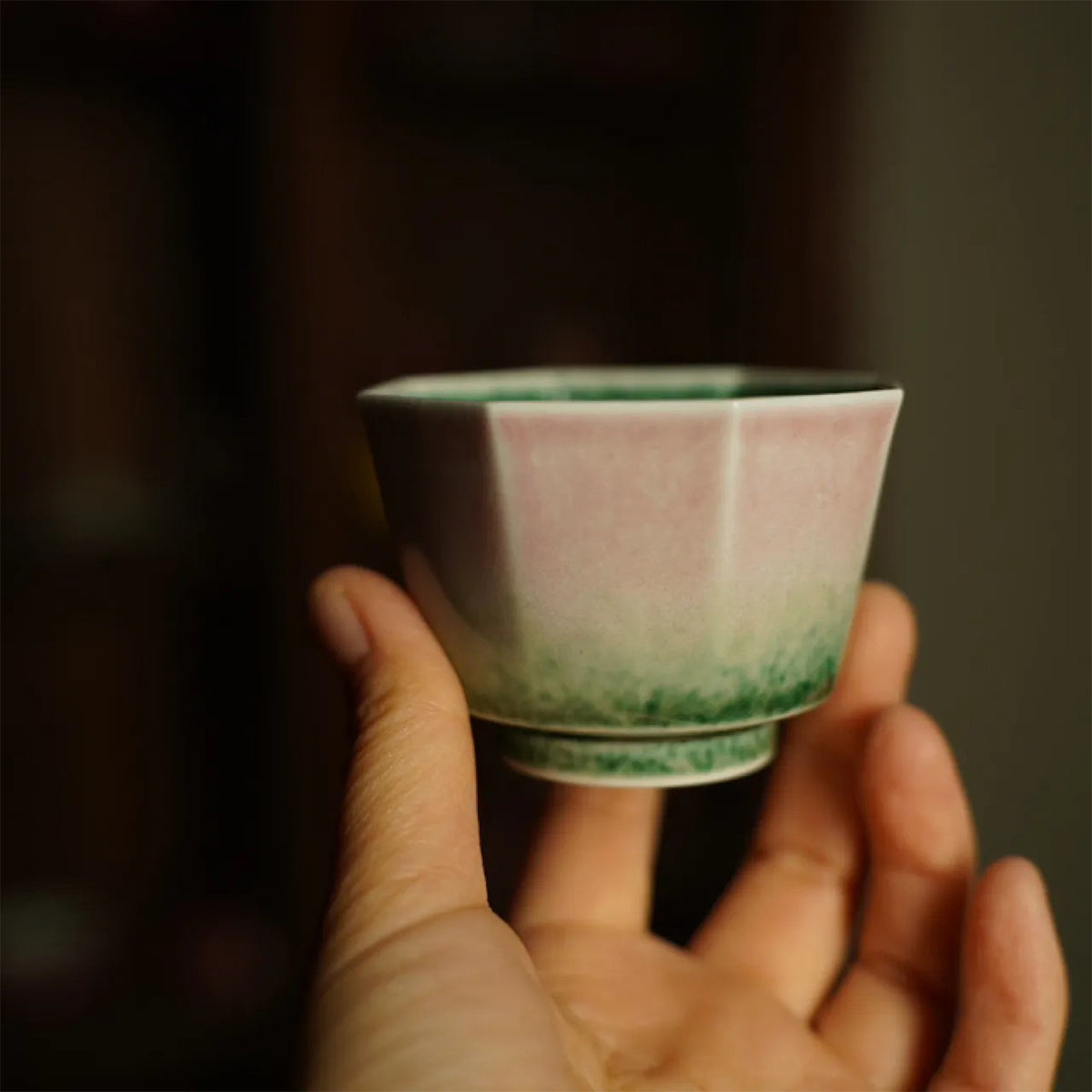 Red glaze cowpea and peach blossom pattern beauty cup, octagonal cup, master cup.