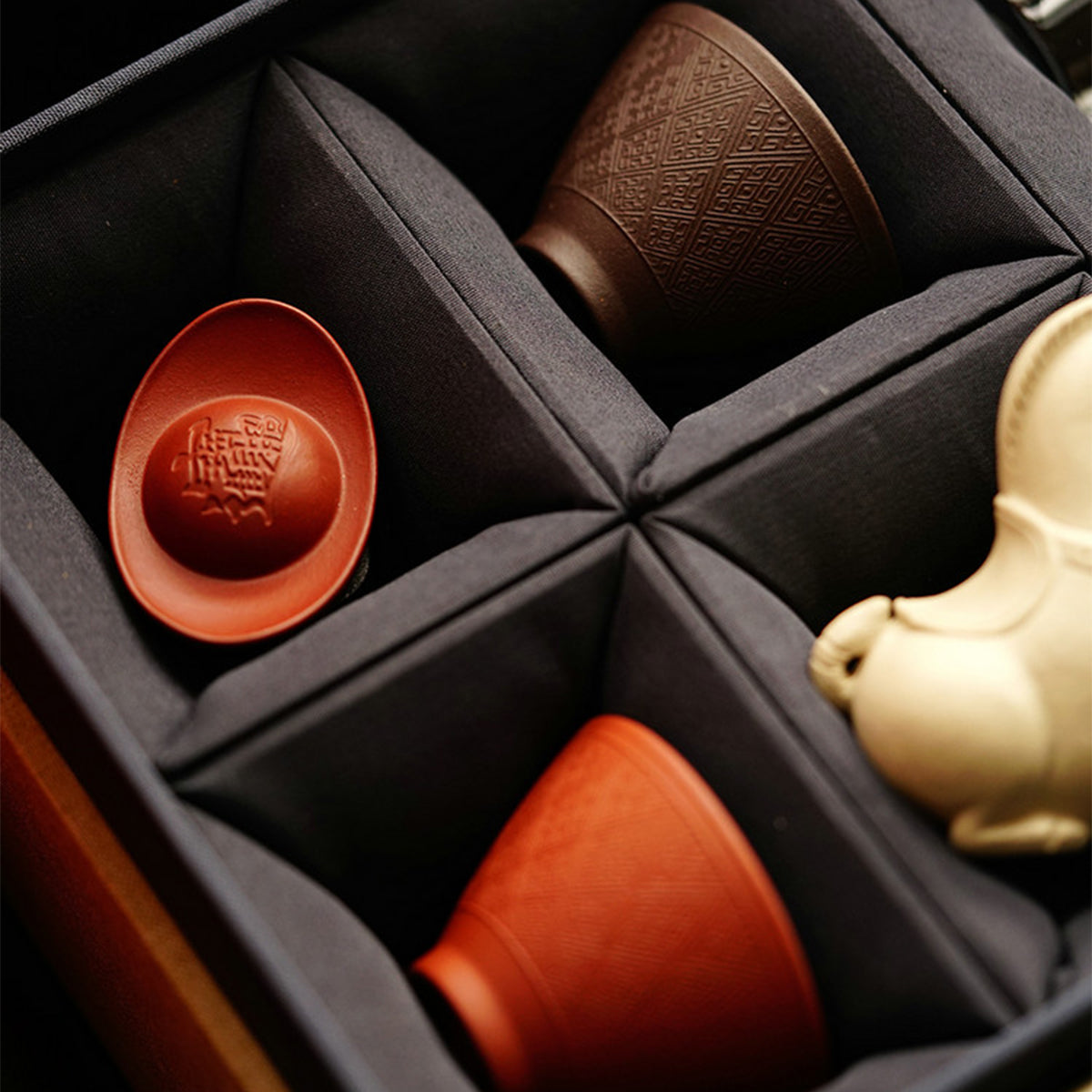 White Horse Xi Shi teapot, two teacups, two tea pets and one teacup. Chaliland