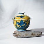 The design of this Gaiwan adopts the royal color scheme of the Qing Dynasty in China. It uses bright yellow as the base color and is matched with a blue and white Chinese loong.